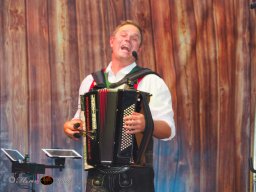 Die Jungen Zillertaler auf der Wiener Kaiser Wiesn